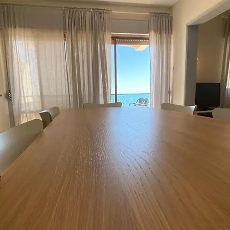 Lusitania T2 Frente Mar Em Apartamento